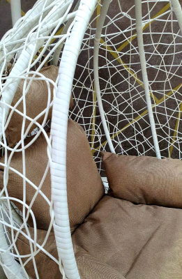 Кресло подвесное маленькое Кокон F-03 (Белый ротанг/Бежевая подушка)